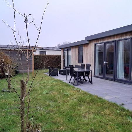 Luxe 5 Persoons Bungalow Op Rustig Vakantiepark Nabij Leeuwarden Dronrijp Exteriör bild