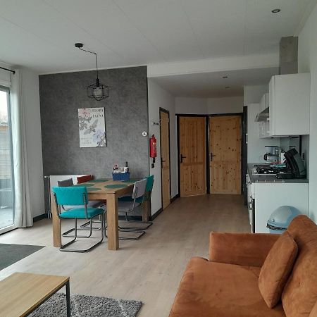 Luxe 5 Persoons Bungalow Op Rustig Vakantiepark Nabij Leeuwarden Dronrijp Exteriör bild