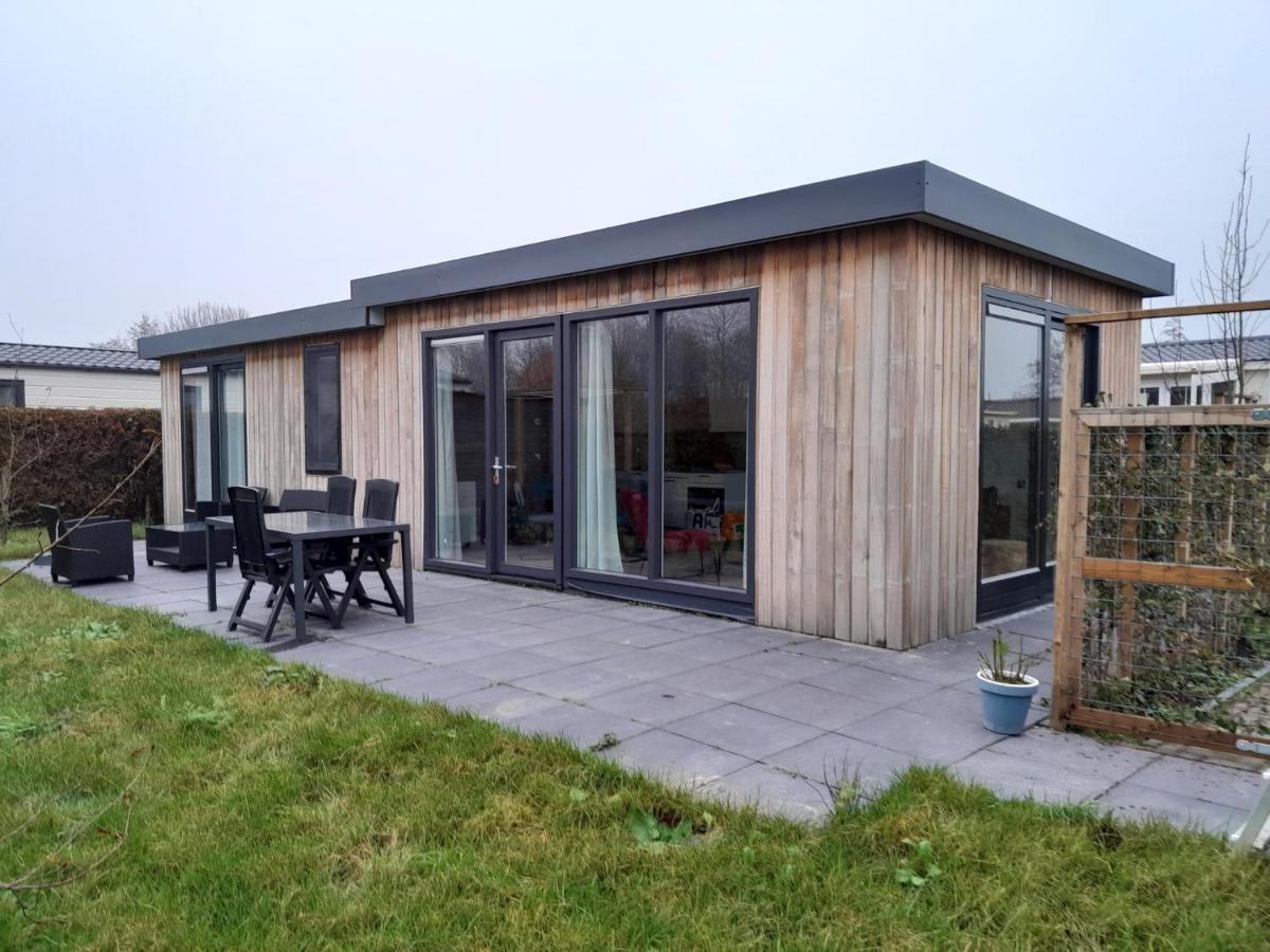 Luxe 5 Persoons Bungalow Op Rustig Vakantiepark Nabij Leeuwarden Dronrijp Exteriör bild