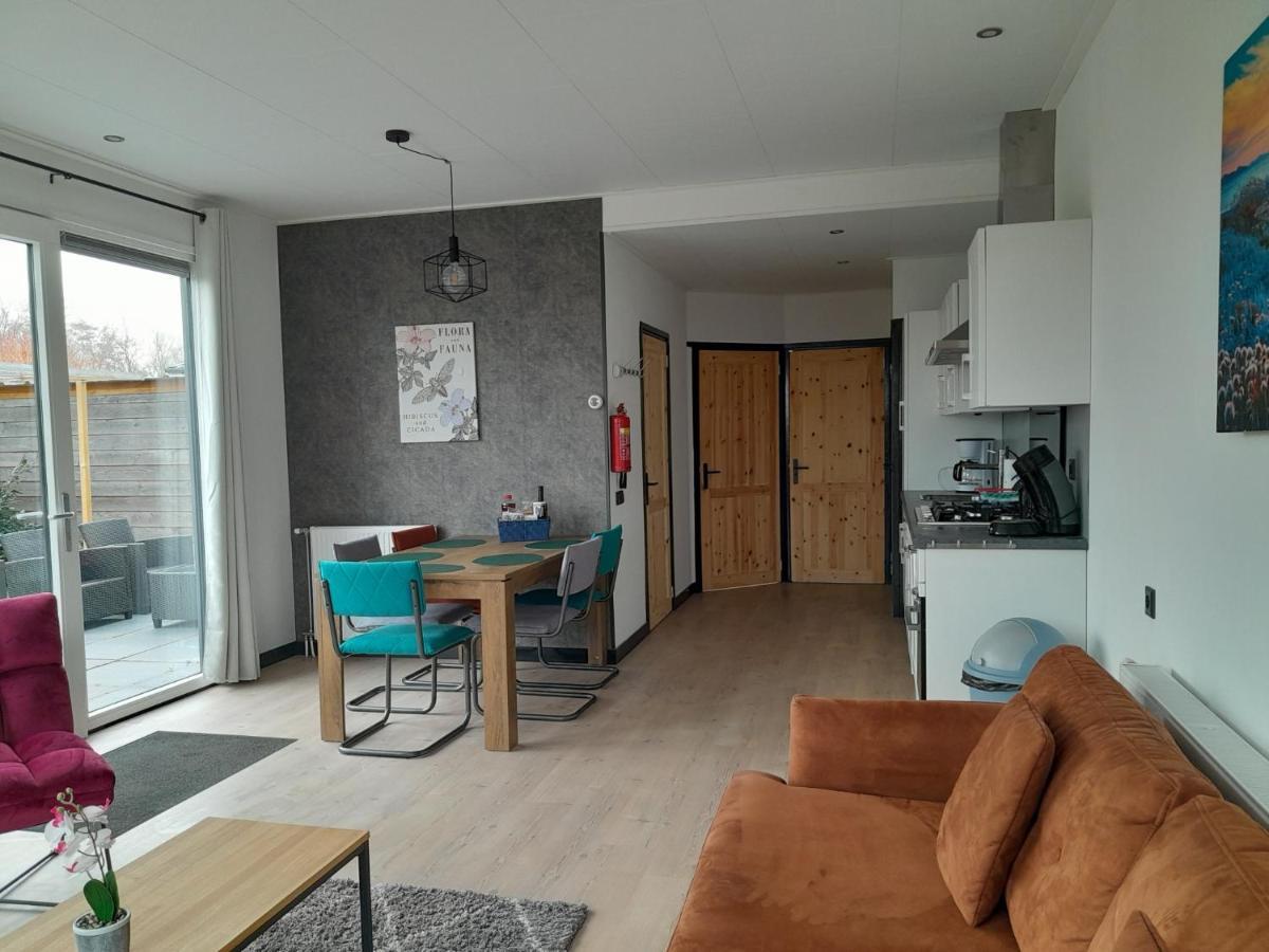 Luxe 5 Persoons Bungalow Op Rustig Vakantiepark Nabij Leeuwarden Dronrijp Exteriör bild