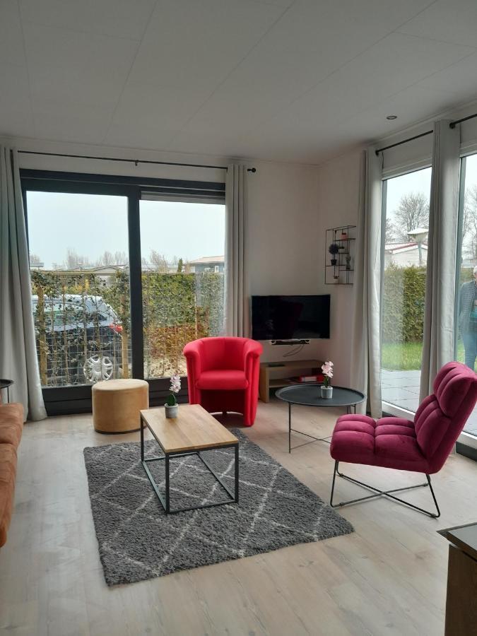 Luxe 5 Persoons Bungalow Op Rustig Vakantiepark Nabij Leeuwarden Dronrijp Exteriör bild
