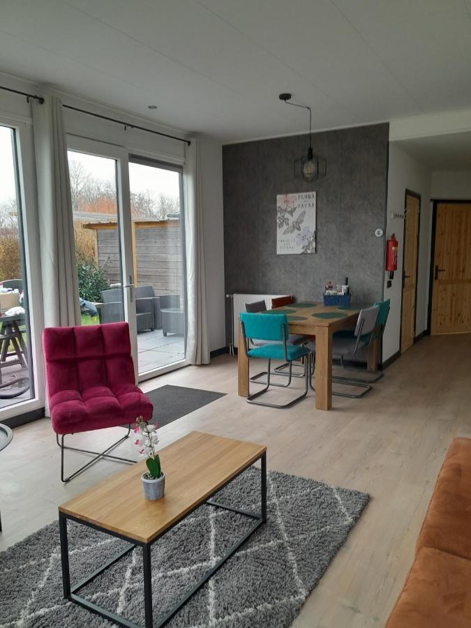 Luxe 5 Persoons Bungalow Op Rustig Vakantiepark Nabij Leeuwarden Dronrijp Exteriör bild