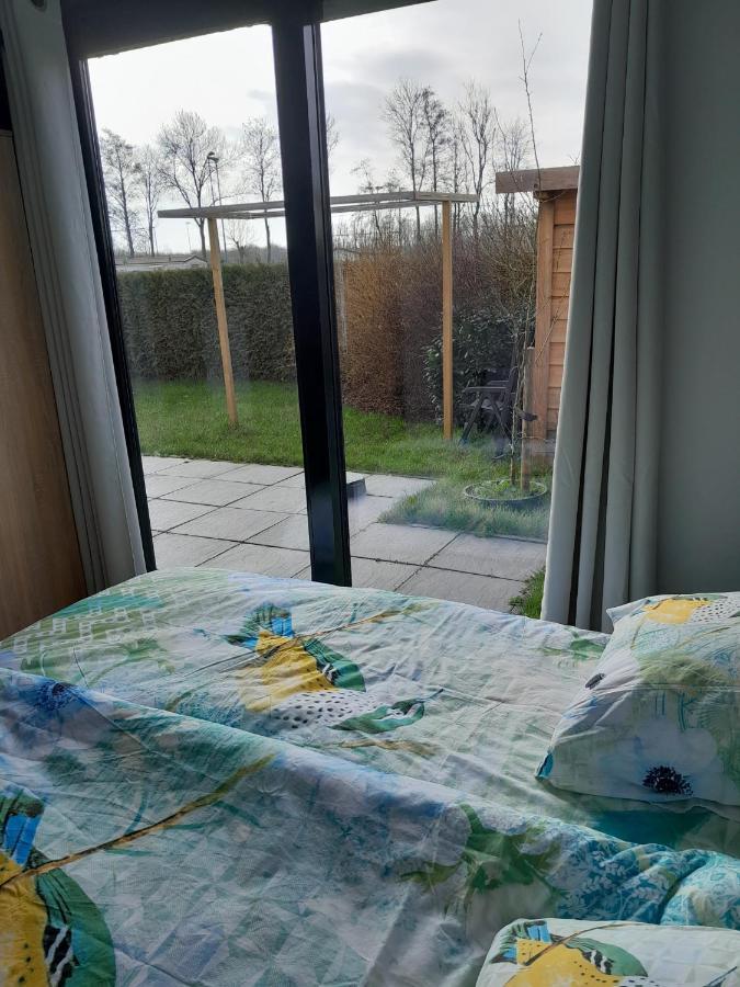 Luxe 5 Persoons Bungalow Op Rustig Vakantiepark Nabij Leeuwarden Dronrijp Exteriör bild