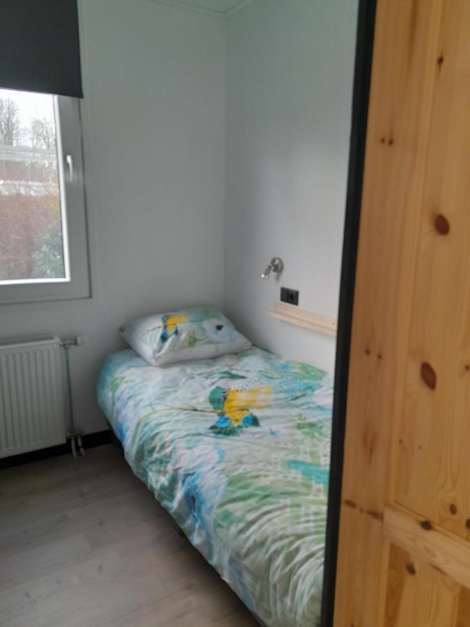 Luxe 5 Persoons Bungalow Op Rustig Vakantiepark Nabij Leeuwarden Dronrijp Exteriör bild