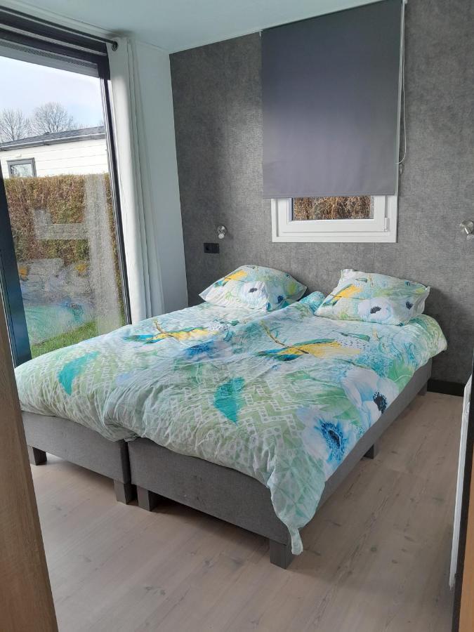 Luxe 5 Persoons Bungalow Op Rustig Vakantiepark Nabij Leeuwarden Dronrijp Exteriör bild